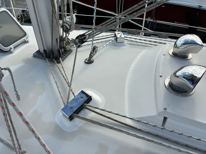Slide: The Image of The deck of a 1988 Pearson 33-2 with rigging and fittings. - 11