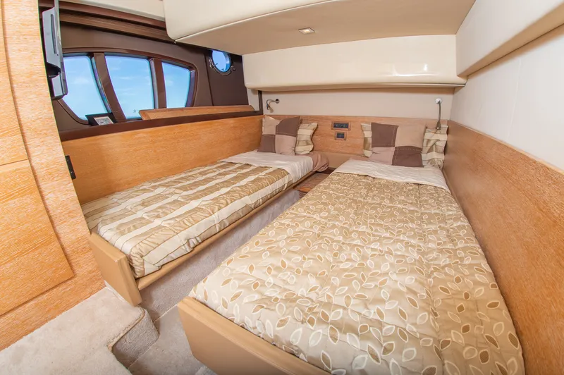 Slide: The Image of The 2008 Azimut 47 cabin features two single beds with patterned bedspreads. - 30