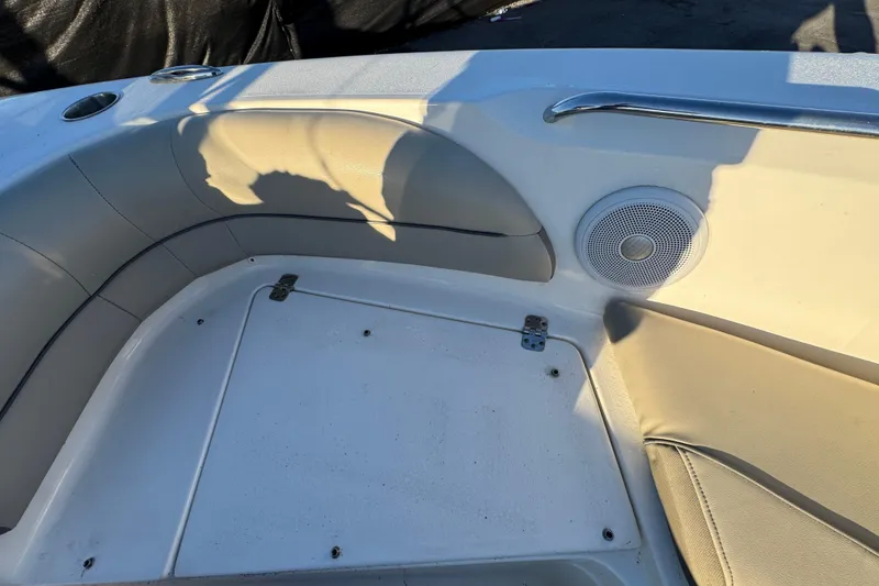 Slide: The Image of Interieur van een Key West 203 DFS boot, 2021. - 33