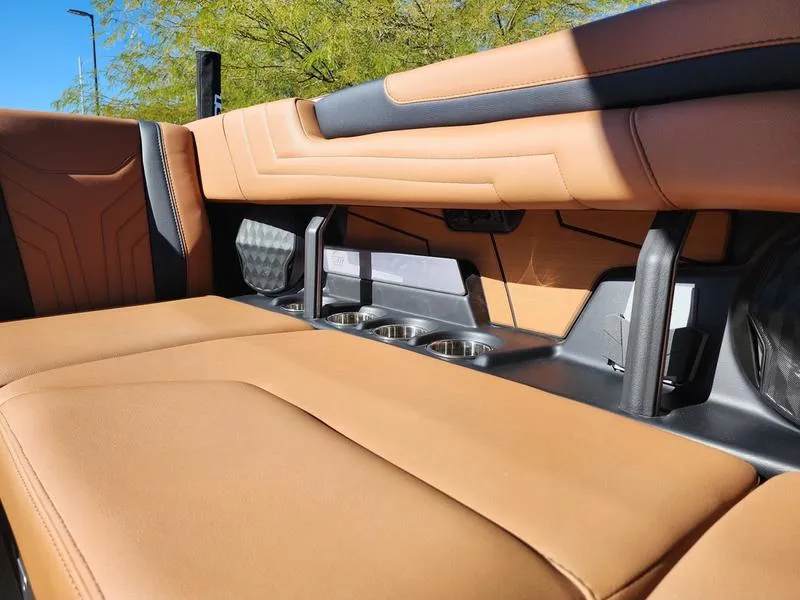 Slide: The Image of Malibu 25 LSV 2026 - 43