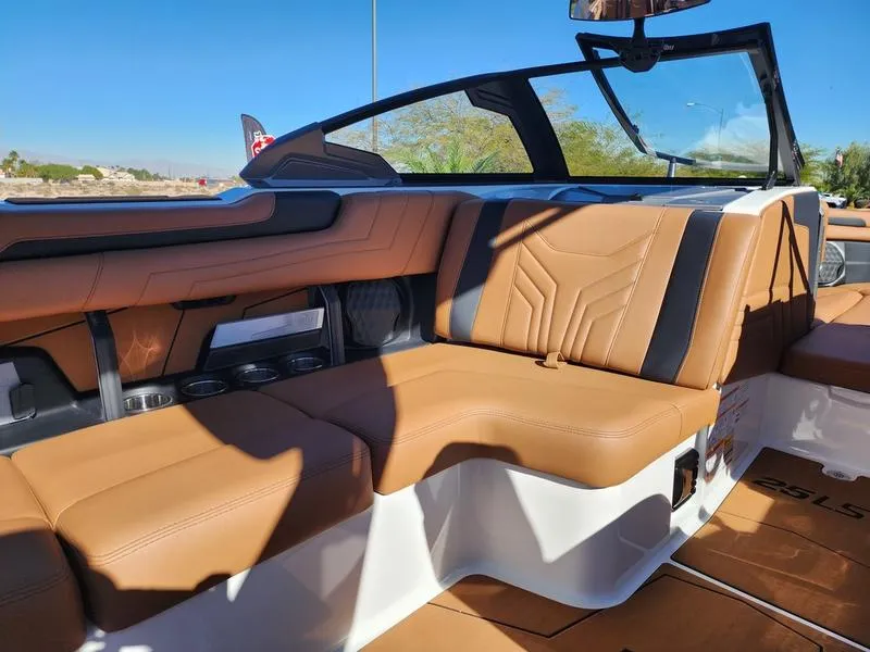 Slide: The Image of Malibu 25 LSV 2026 - 41