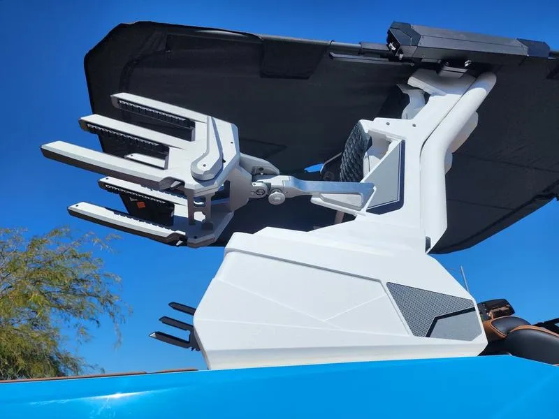 Slide: The Image of Malibu 25 LSV 2026 - 19
