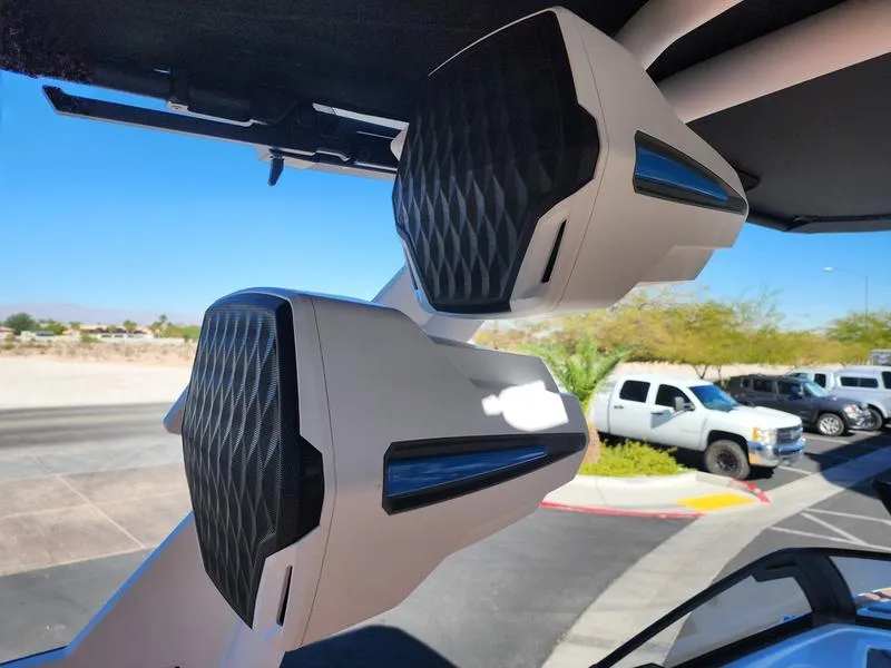 Slide: The Image of Malibu 25 LSV 2026 - 25