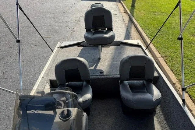 Slide: The Image of 2019 Tracker Bass Tracker Classic XL boat interior with three seats and steering console. - 16