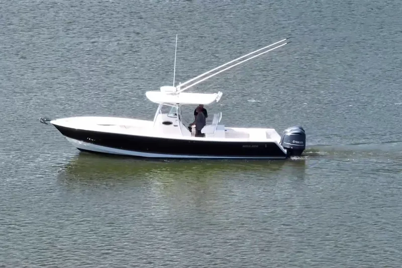 The Image of Regulator Marine 32 Forward Seating 2012 - undefined