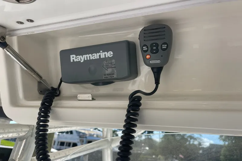 Slide: The Image of RAYMARINE VHF RADIO - 14