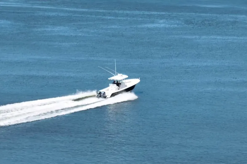 Slide: The Image of 2012 REGULATOR 32 FORWARD SEATING RUNNING IN OPEN WATER - 28