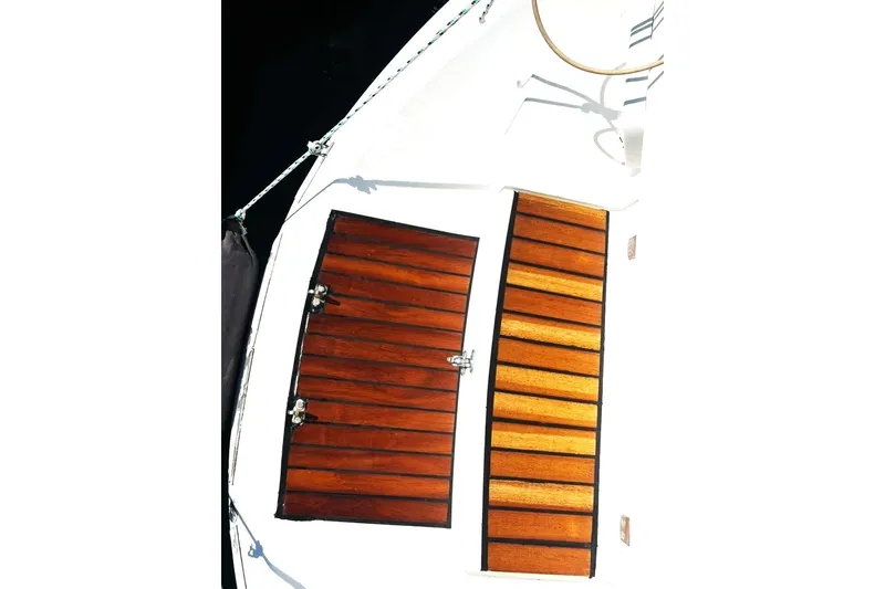 Slide: The Image of Deck view of 1990 Jeanneau Sun Magic 44 sailboat with wooden hatches. - 18