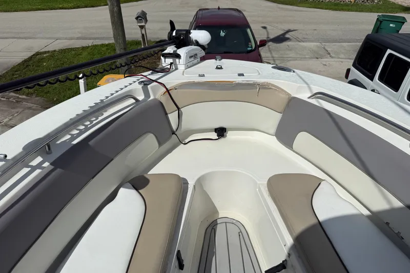 Slide: The Image of 2015 NauticStar 2500XS Offshore boat interior with seating and trolling motor. - 34