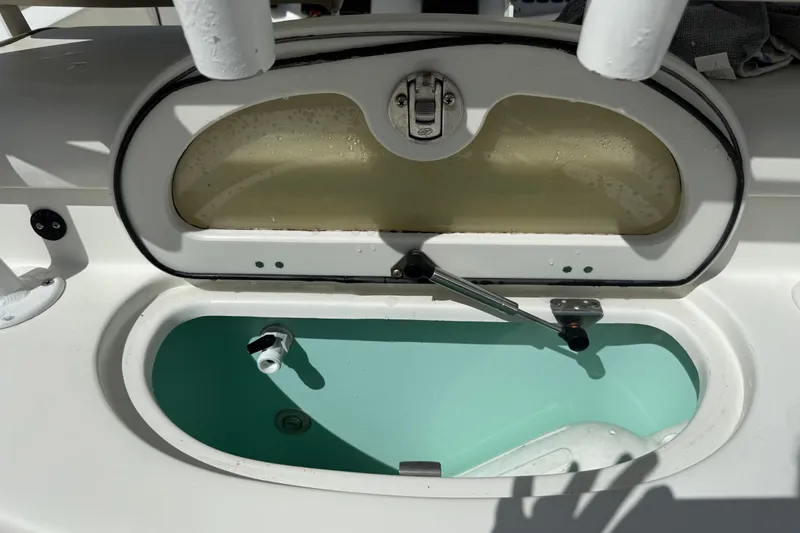 Slide: The Image of Livewell compartment of a 2015 NauticStar 2500XS Offshore boat, open and empty. - 50
