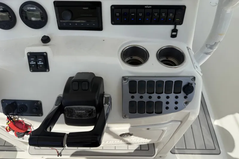Slide: The Image of Control panel of 2015 NauticStar 2500XS Offshore boat with Yamaha throttle and switches. - 28