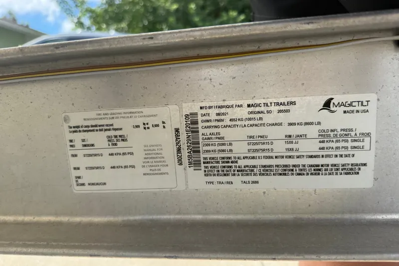 Slide: The Image of Label on Magic Tilt trailer for 2015 NauticStar 2500XS Offshore, showing tire and loading details. - 52