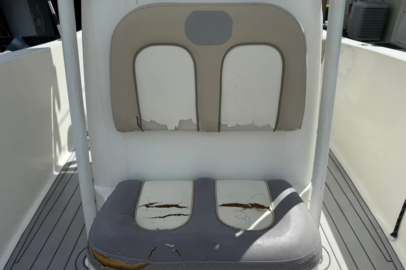 Slide: The Image of Worn seating on 2015 NauticStar 2500XS Offshore boat, showing cracked upholstery. - 40