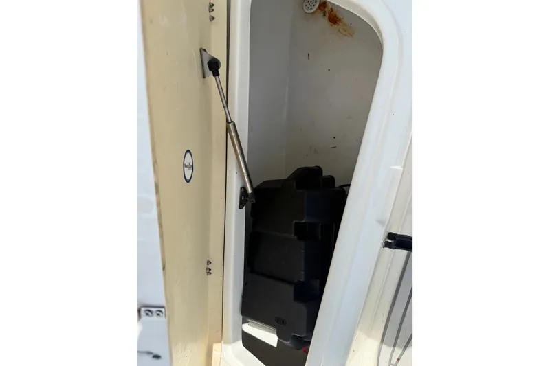Slide: The Image of 2015 NauticStar 2500XS Offshore boat storage compartment with hydraulic lift. - 38