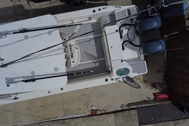Slide: The Image of Overhead view of a 2015 NauticStar 2500XS Offshore boat docked on concrete. - 20