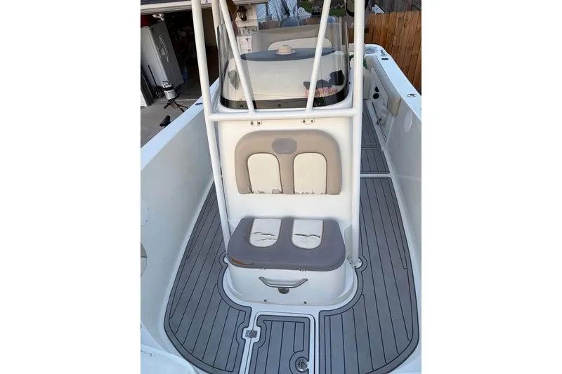 Slide: The Image of 2015 NauticStar 2500XS Offshore boat interior with seating and console. - 5