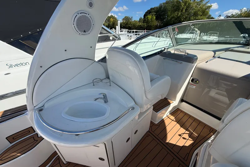 Slide: The Image of 2007 Sea Ray 340 Sundancer boat interior with sink and seating area. - 21
