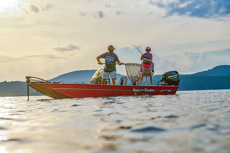 Slide: The Image of Tracker Bass Tracker Classic XL 2027 - 27