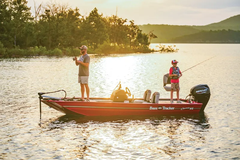 Slide: The Image of Tracker Bass Tracker Classic XL 2027 - 25