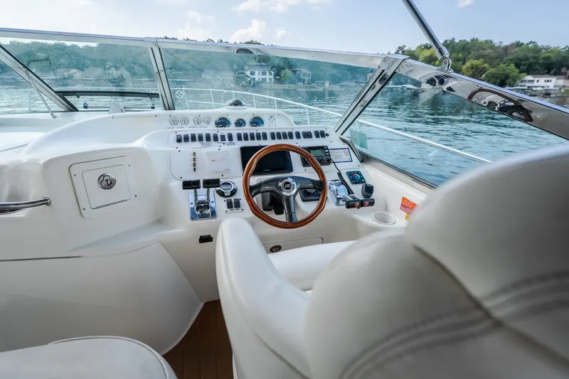 Slide: The Image of Cockpit view of a 1997 Sea Ray Sundancer 400 yacht with a wooden steering wheel. - 40