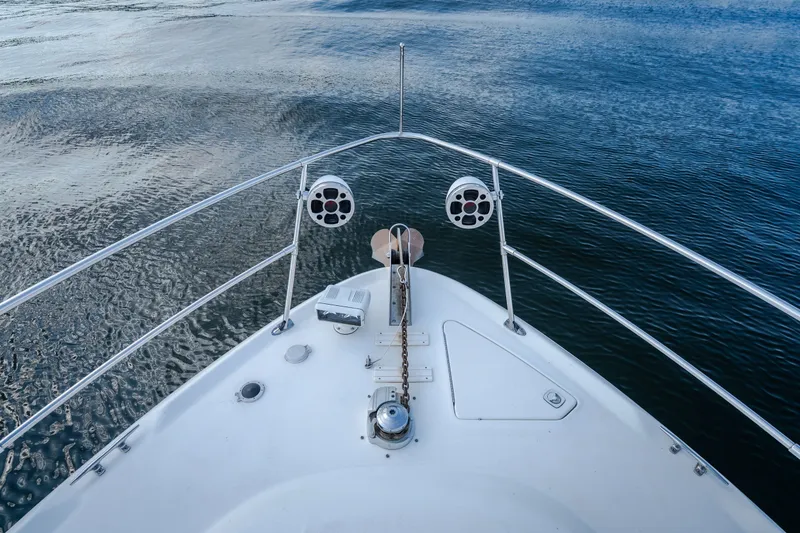 Slide: The Image of Bow view of 1997 Sea Ray Sundancer 400 yacht on calm water. - 28