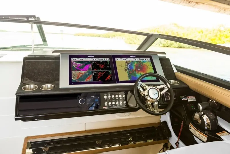 Slide: The Image of 2023-Sea-Ray-SLX-400-MarineMax - 4