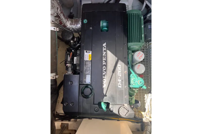 Slide: The Image of Volvo Penta D4-260 engine in 2018 Aquila 44 Yacht, detailed view. - 72
