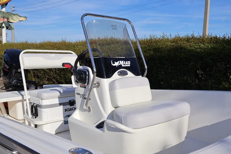 Slide: The Image of 2027 Mako Pro Skiff 17 CC boat with console and seating, outdoors. - 6