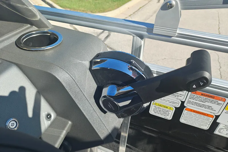 Slide: The Image of Throttle control on 2027 Sun Tracker Fishin' Barge 20 DLX boat dashboard. - 32