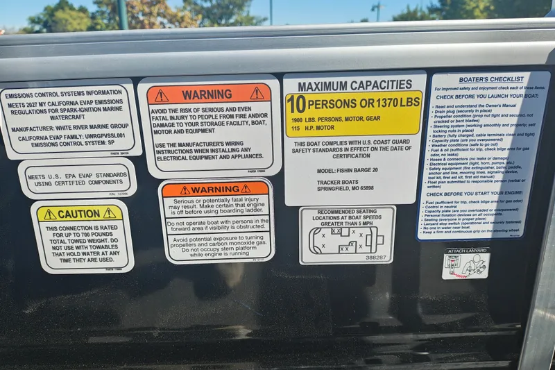 Slide: The Image of Warning and capacity labels on a 2027 Sun Tracker Fishin' Barge 20 DLX boat. - 33