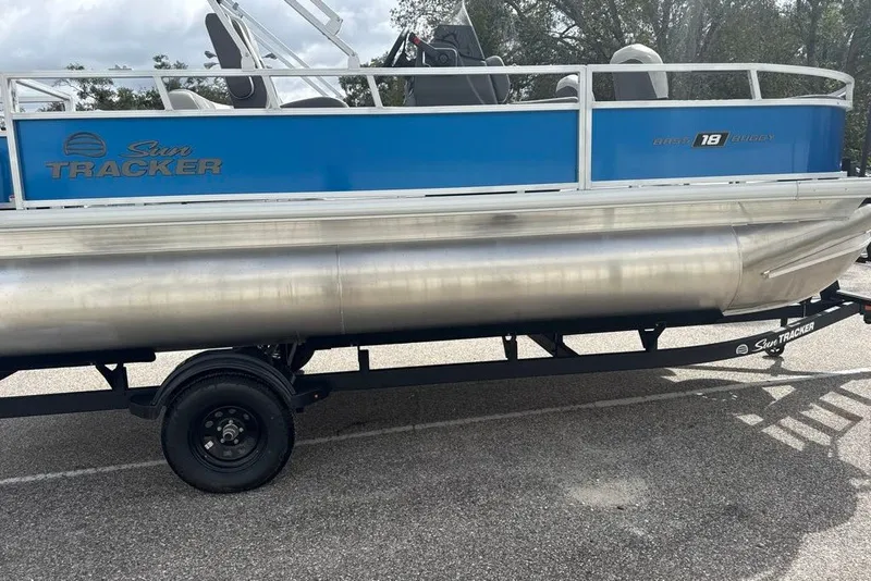 The Image of 2027 Sun Tracker Bass Buggy 18 DLX pontoon boat on trailer, side view. - 0