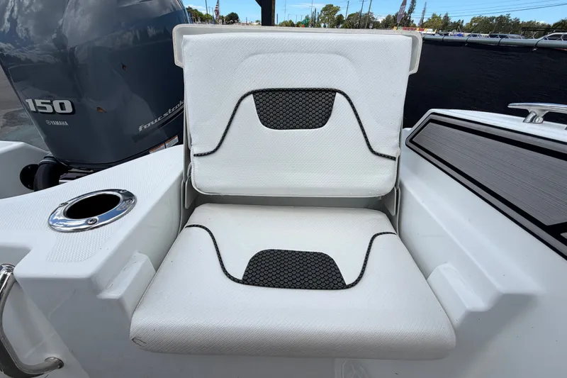 Slide: The Image of 2023 Wellcraft 202 Fisherman boat seat with Yamaha 150 engine in background. - 49