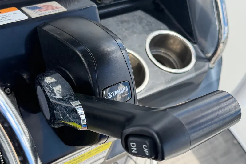 Slide: The Image of Close-up of Yamaha throttle control on 2023 Wellcraft 202 Fisherman boat. - 22