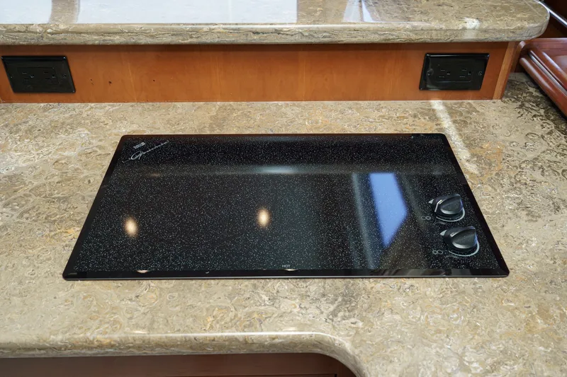 Slide: The Image of Stovetop on marble counter in 2008 Cruisers Yachts 415 Express Motoryacht kitchen. - 41