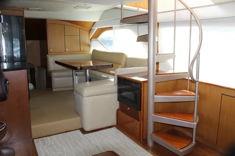 Slide: The Image of Interni dell'Ocean Yachts 65 Odyssey 2003 con scala a chiocciola e zona pranzo. - 29