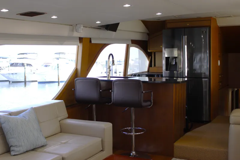 Slide: The Image of Intérieur du yacht Ocean Yachts 65 Odyssey, modèle 2003. - 37