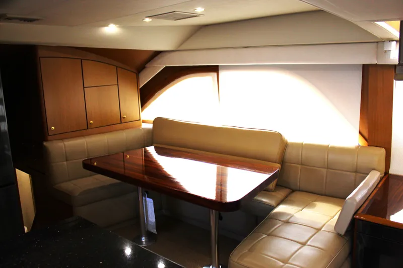 Slide: The Image of Intérieur de l'Ocean Yachts 65 Odyssey 2003 avec coin salon en cuir. - 35