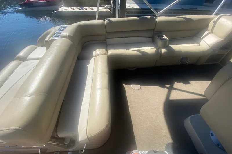 Slide: The Image of Luxurious seating on 2012 Harris FloteBote Grand Mariner SL 250 pontoon boat. - 17