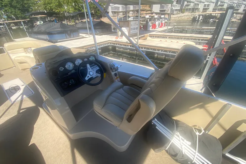 Slide: The Image of 2012 Harris FloteBote Grand Mariner SL 250 helm with beige seating at marina. - 18
