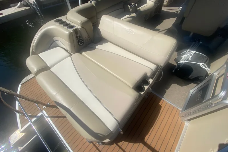 Slide: The Image of Luxurious seating on 2012 Harris FloteBote Grand Mariner SL 250 pontoon boat. - 14