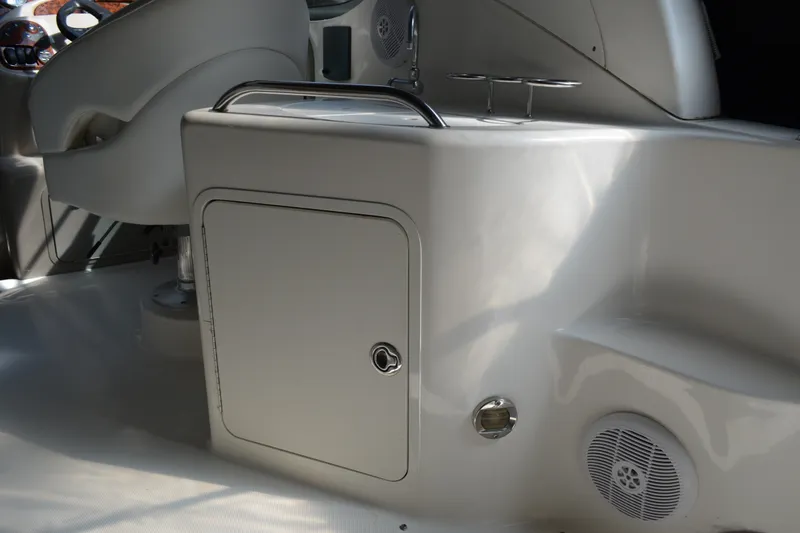 Slide: The Image of 2007 Sea Ray Sundancer 280 interior with seating and storage compartment. - 15
