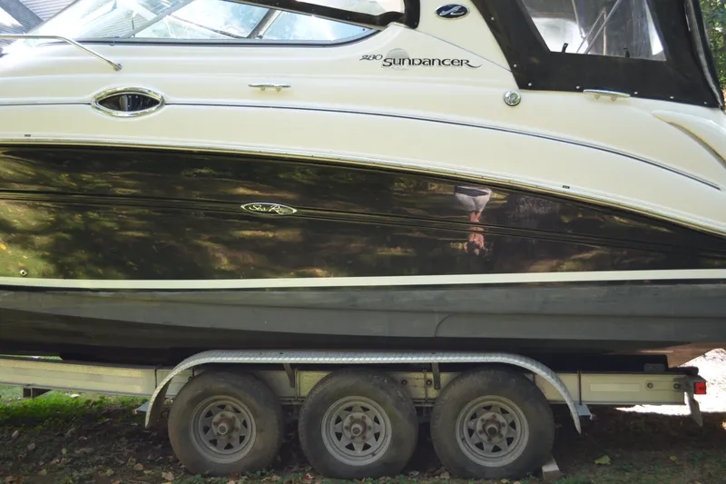 Slide: The Image of 2007 Sea Ray Sundancer 280 boat on trailer, side view. - 3