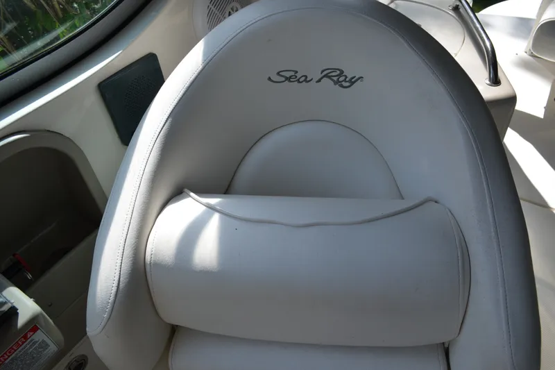 Slide: The Image of 2007 Sea Ray Sundancer 280 boat seat with logo, featuring white upholstery. - 26