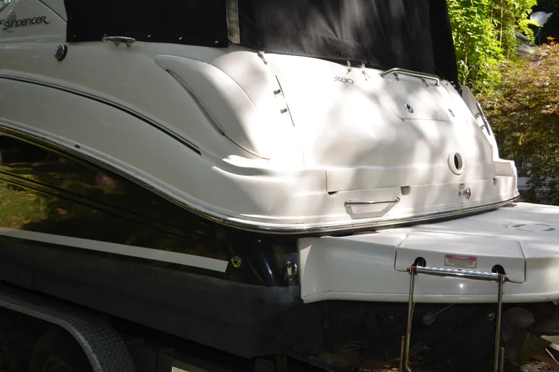 Slide: The Image of 2007 Sea Ray Sundancer 280 boat rear view with black cover. - 5