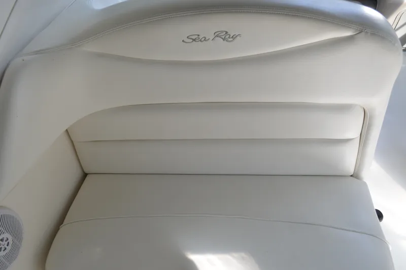 Slide: The Image of White leather seating on a 2007 Sea Ray Sundancer 280 boat. - 17