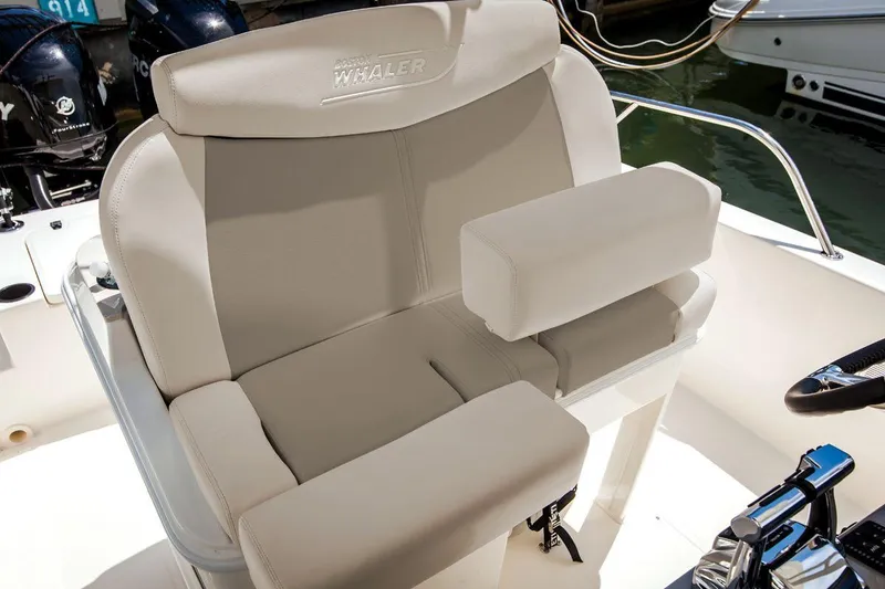 Slide: The Image of Manufacturer Provided Image: Boston Whaler 270 Dauntless 2022 model, comfortable beige seating in boat cockpit. - 11