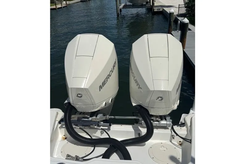 Slide: The Image of Twin Mercury outboard engines on a 2022 Boston Whaler 270 Dauntless boat. - 20