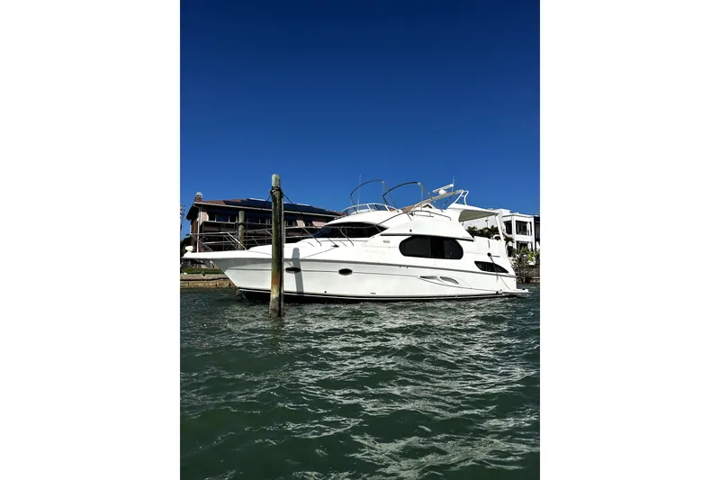 The Image of Silverton 43 Motor Yacht 2004 - undefined