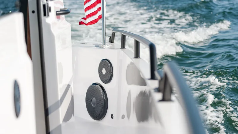 Slide: The Image of Ein Axopar 37 XC Cross Cabin von 2022 fährt auf dem Wasser. Eine Flagge weht im Wind. - 2