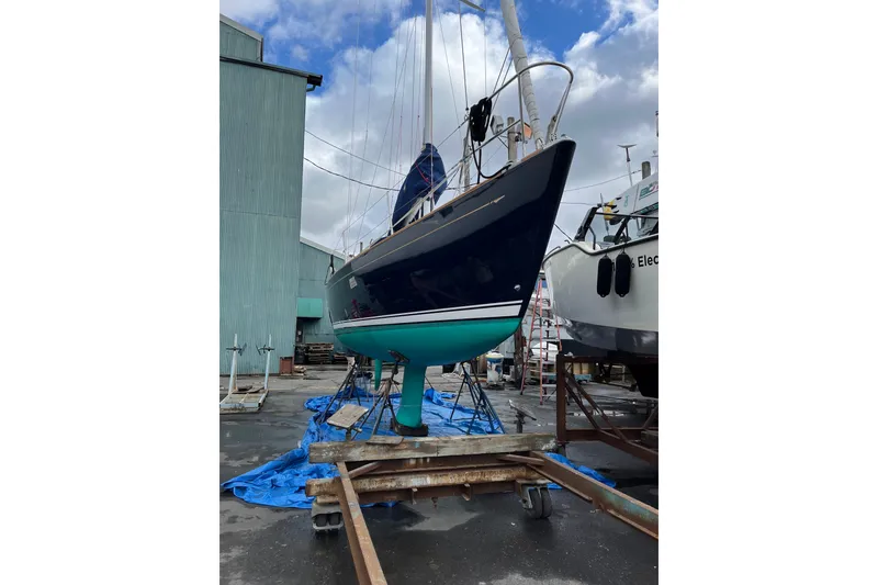 Slide: The Image of 2007 Sabre Spirit sailboat on dry dock, blue hull, green keel, overcast sky. - 40